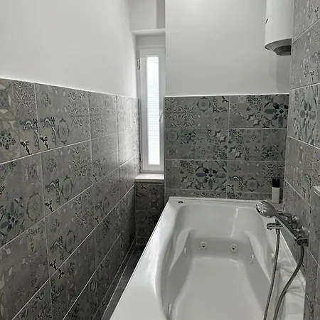 Apartment 5 *
