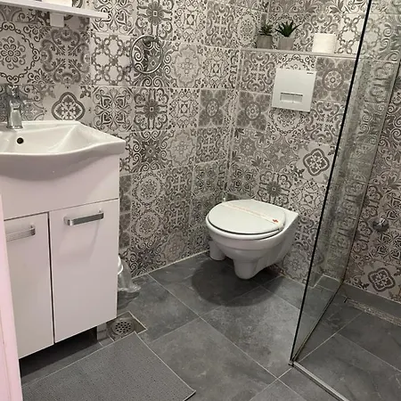 Apartment 5 *